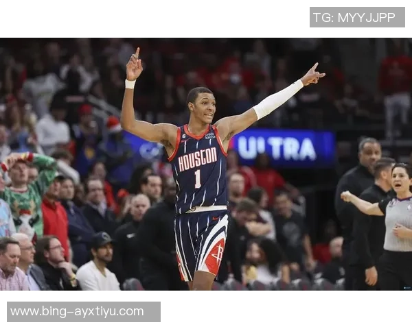 小贾巴里史密斯精彩反击轻松双手扣篮震撼全场展现超强实力 小贾巴里史密斯精彩反击轻松双手扣篮震撼全场展现超强实力