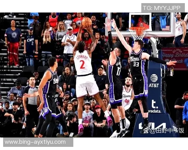 莱昂纳德季前赛上半场狂砍五记三分球平上赛季单场最佳表现 莱昂纳德季前赛上半场狂砍五记三分球平上赛季单场最佳表现