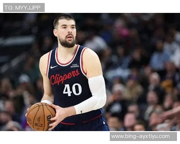 卢教练分析祖巴茨表现受限原因强调魔术防守让其难以发挥优势 卢教练分析祖巴茨表现受限原因强调魔术防守让其难以发挥优势