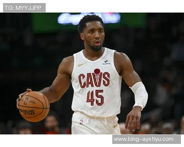 米切尔半场表现亮眼仅用16分钟砍下14分4助攻3抢断展现实力 米切尔半场表现亮眼仅用16分钟砍下14分4助攻3抢断展现实力